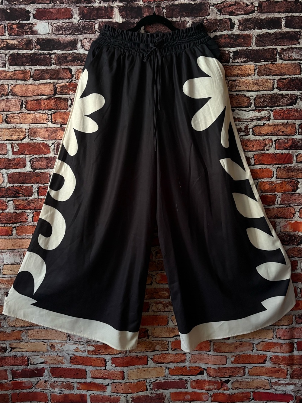 Petal & Pup Black & Cream Bold Print Wide Leg Palazzo Pants Pockets Medium